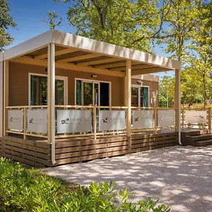 4* Kompleks wypoczynkowy Mobile Homes Premium Relax Park Umag By Camp4you